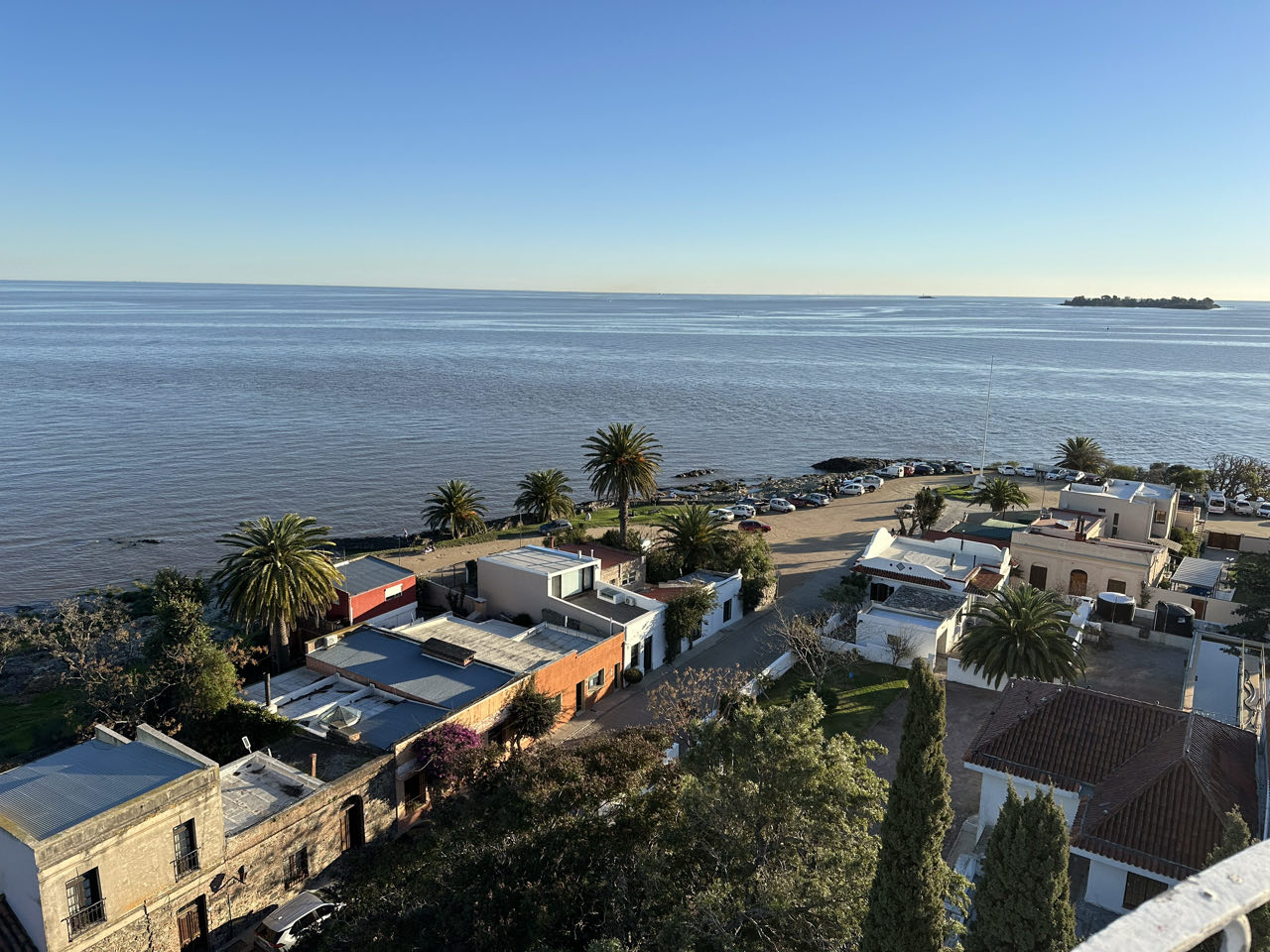 Le réseau social souverain français Smartrezo et Acteurs-Locaux France Partenaires du Tour du Monde de Les Boudubouts et Didier Cujives à Colonia del Sacramento en URUGUAY - Amérique du Sud